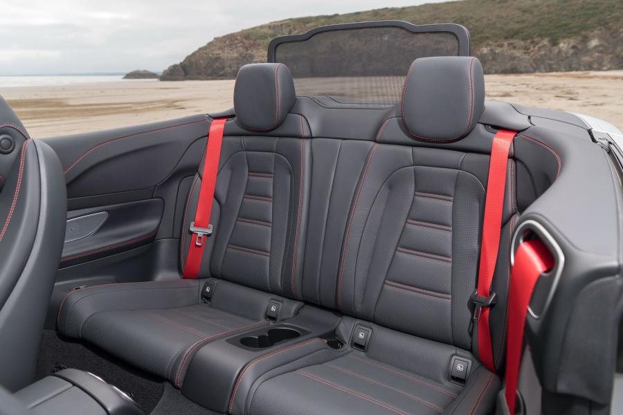 Интерьер Mercedes-AMG E53 4Matic+ Cabriolet (A238) 2018 года  (UK) (фото 15 из 40)